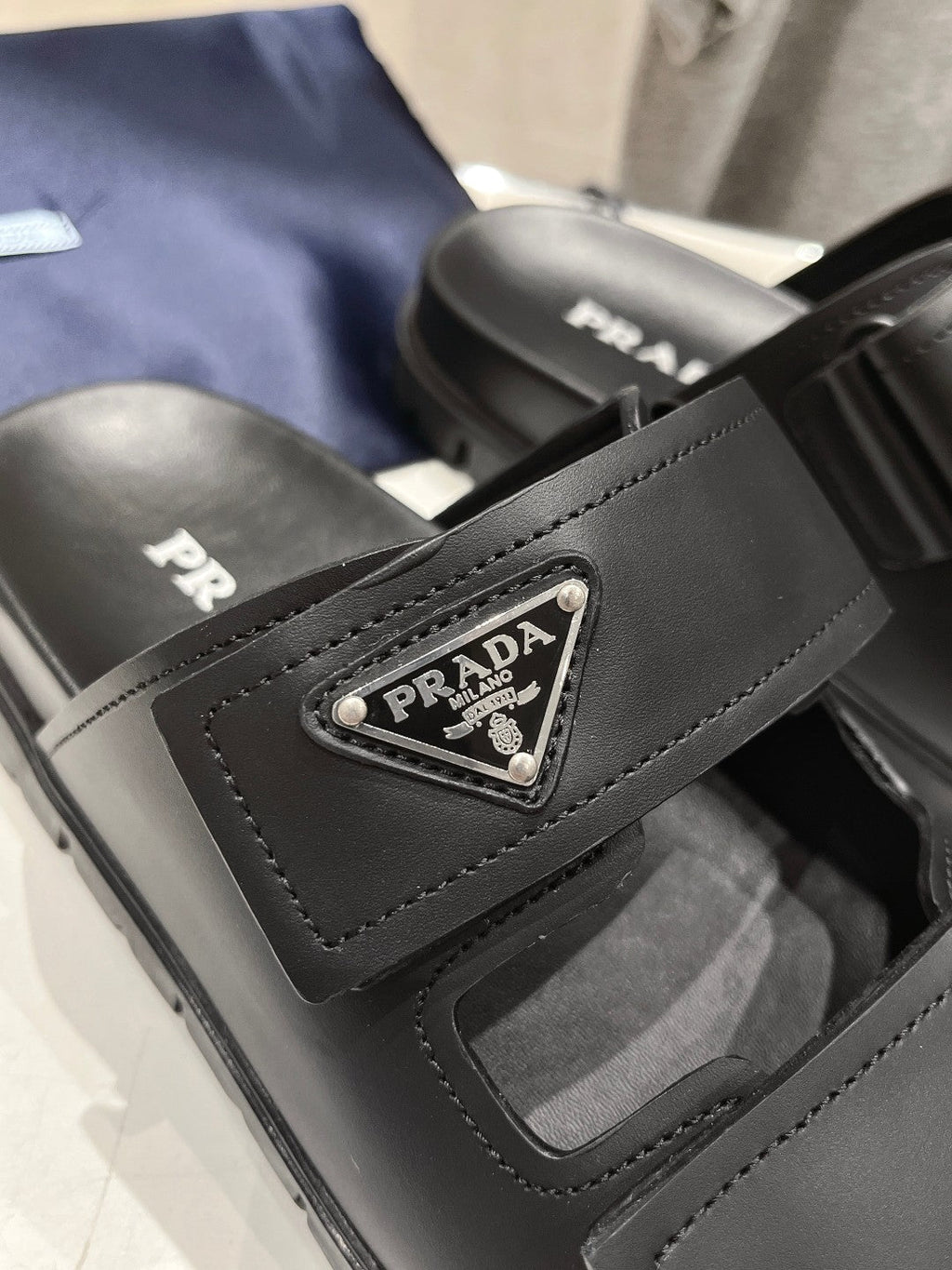 PRADA STRAP SANLS BLACK CALFSKIN