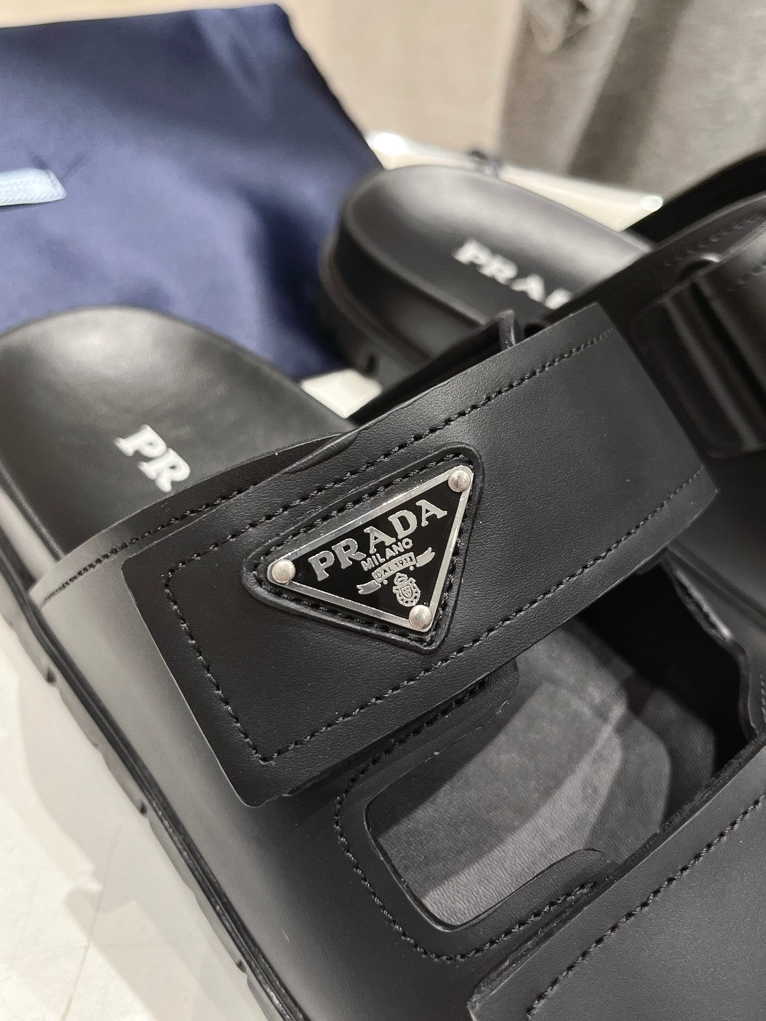 PRADA STRAP SANLS BLACK CALFSKIN