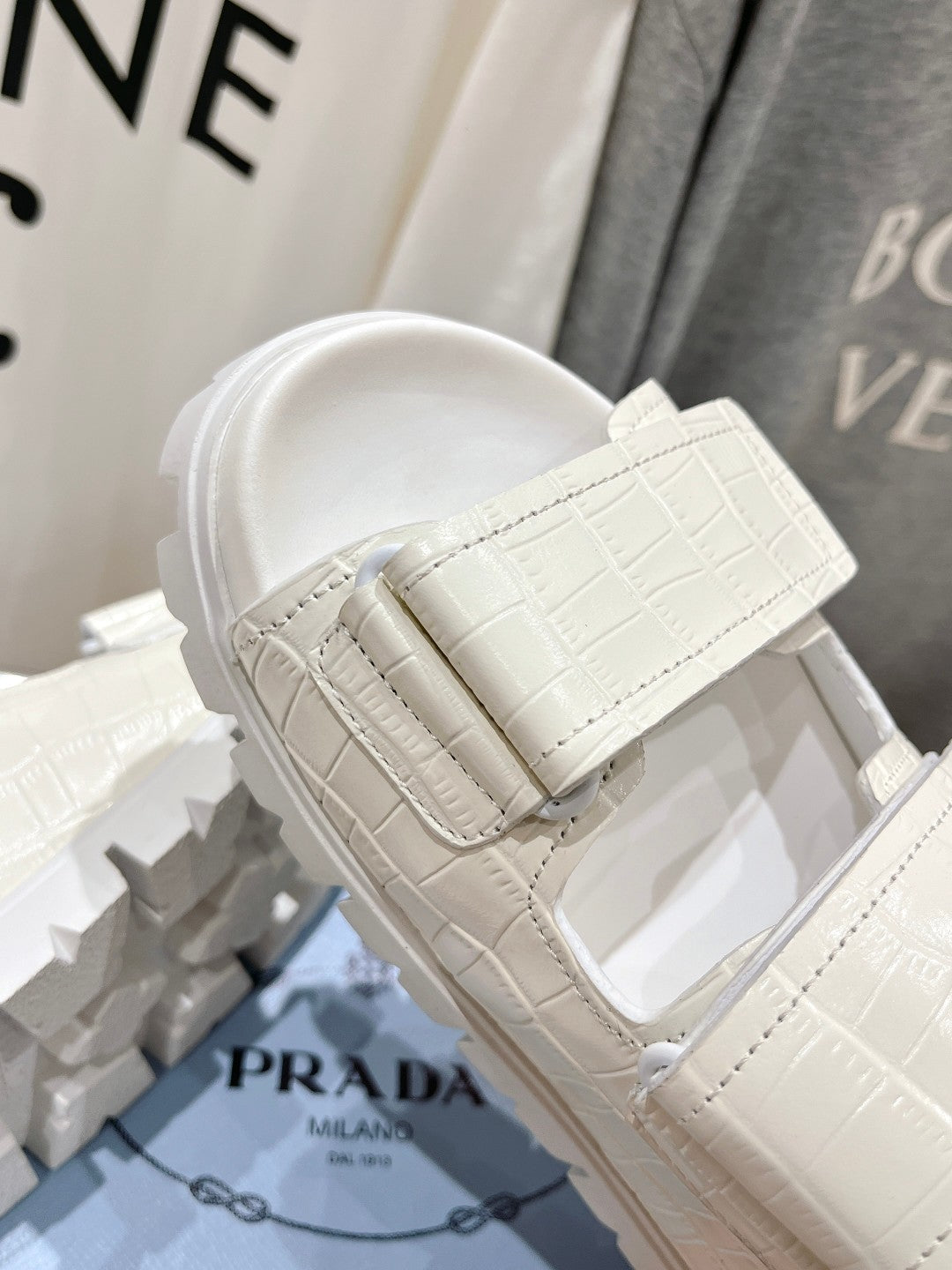 PRADA CROCODILE LEATHER MOTIF SANLS WHITE CALFSKIN