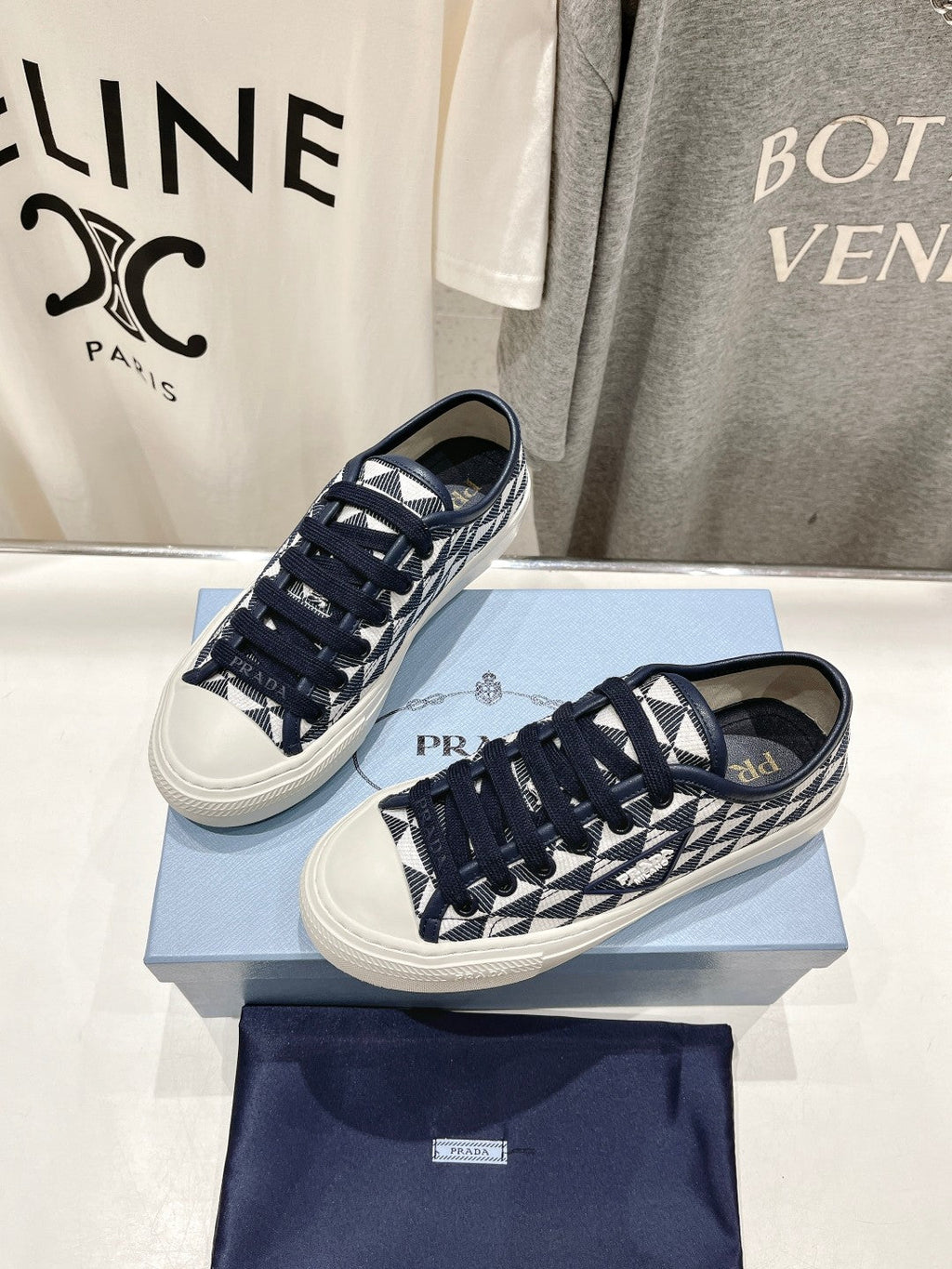 PRADA PRINTED COTTON SNEAKERS WHITE AND BLACK TRIANGLE CANVAS