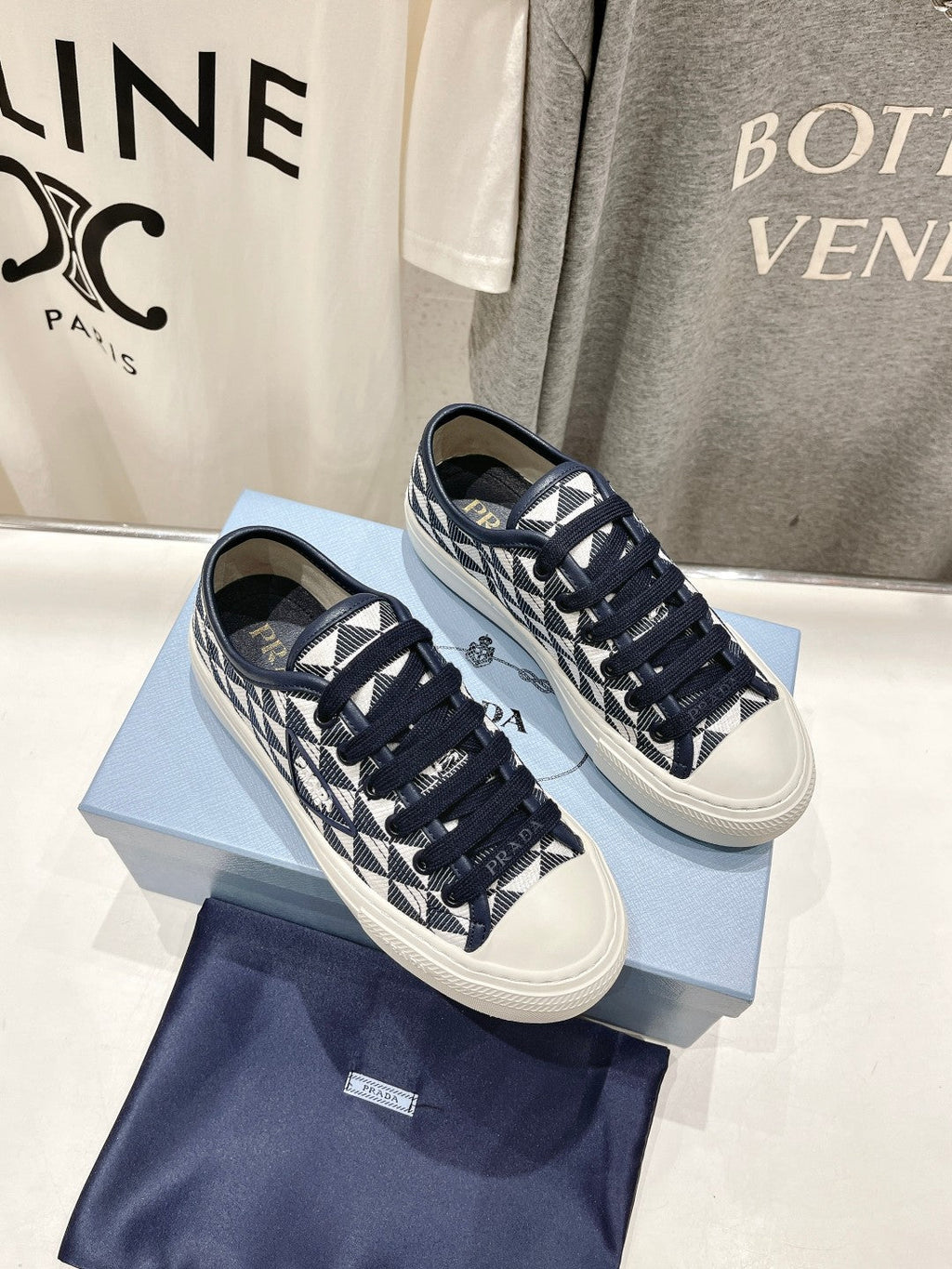PRADA PRINTED COTTON SNEAKERS WHITE AND BLACK TRIANGLE CANVAS